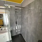 Les Lamartine-chambres D'hotes بيت ضيافة