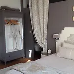 Les Lamartine-chambres D'hotes بيت ضيافة لو مان