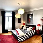 Les Lamartine-chambres D'hotes بيت ضيافة 4*