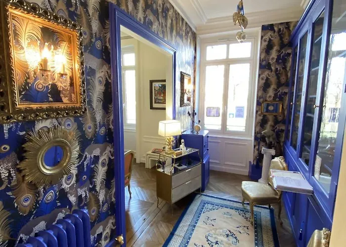 Les Lamartine-chambres D'hotes בית הארחה 4*