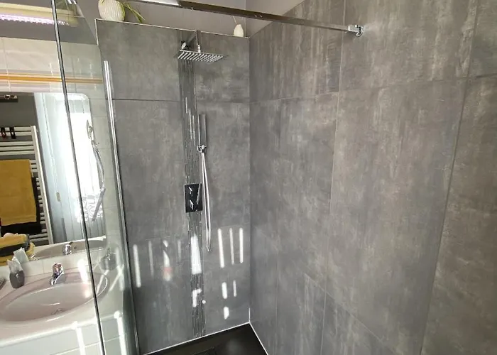 Les Lamartine-chambres D'hotes בית הארחה