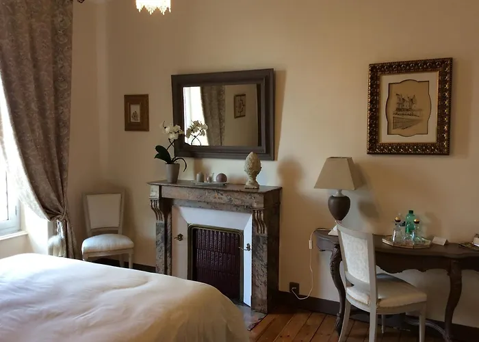 Les Lamartine-chambres D'hotes בית הארחה 4*